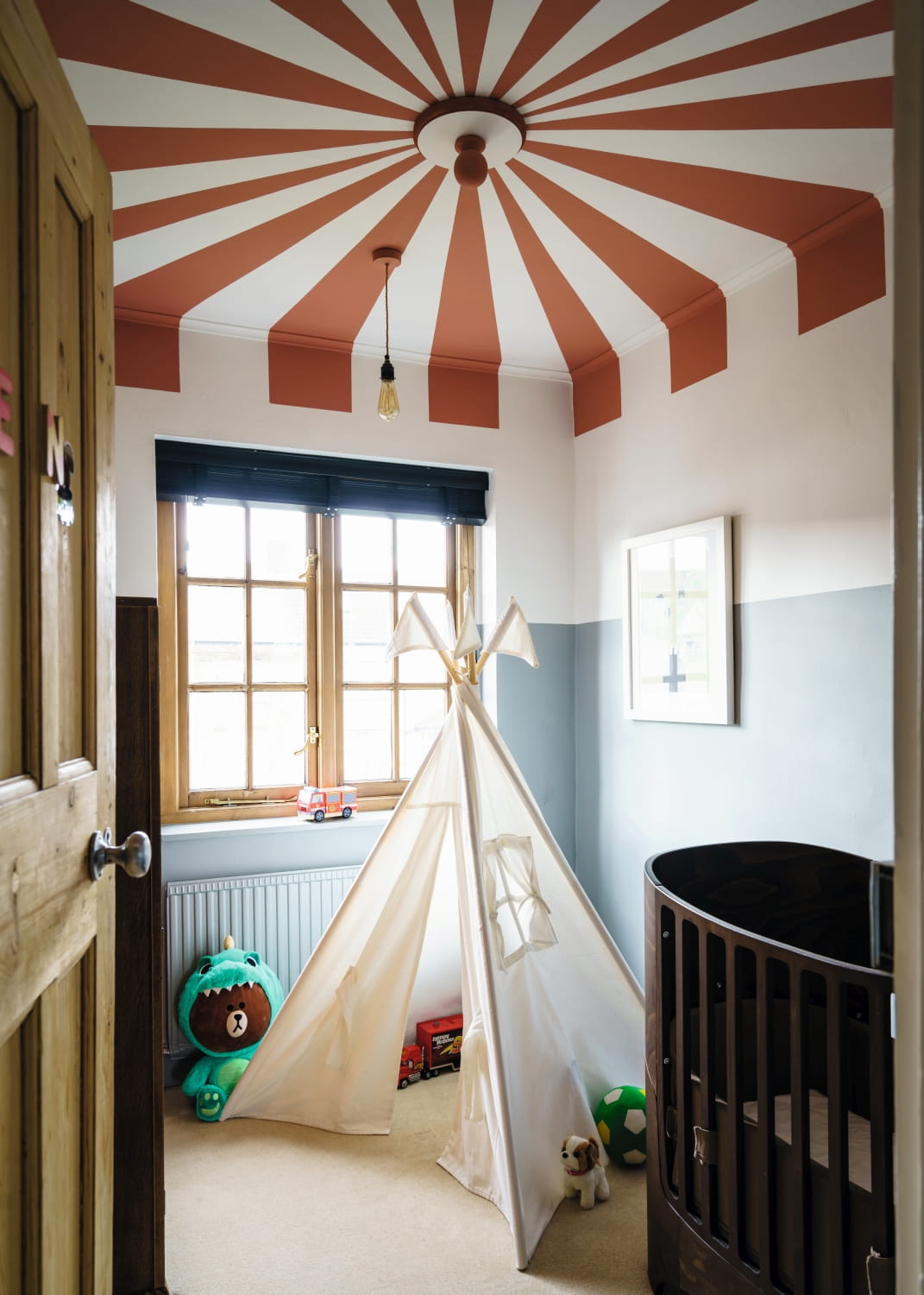 Farrow-and-Ball_Modern-Emulsion_James_Bland_Bedroom-273MEM_89EMEM_212MEM_6