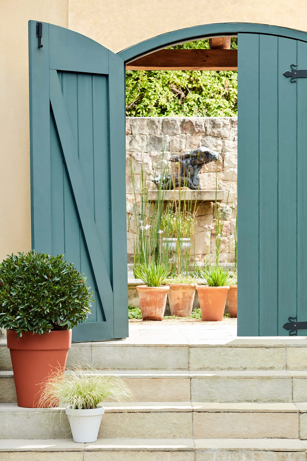 Little-Greene_Intelligent-Exterior-Eggshell_Stone_Mid_Cool_LGIEE_66_Tea_With_Florence_310