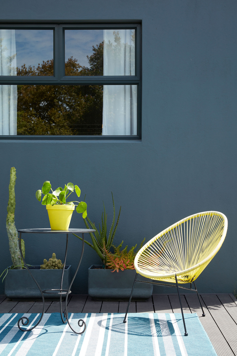 Little-Greene_Intelligent-Masonry-Paint_Hicks_Blue_LGM_LGIEE_208_Dock_Blue_252