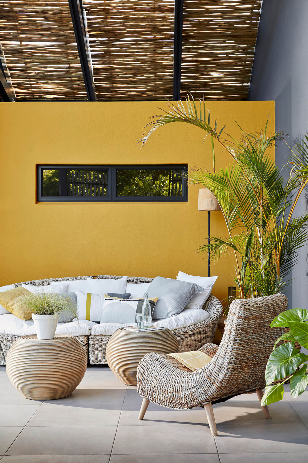 Little-Greene_Intelligent-Masonry-Paint_Yellow_Pink_LGAME_LGIME_46_Scree_227_Lamp_Black_228_2