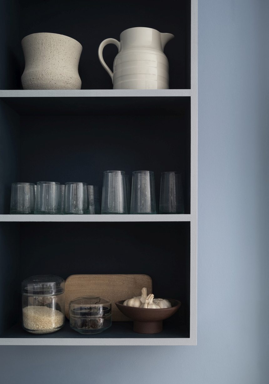 Paint-and-Paper-Library_Architects-Matt_Blue_Vein_Porcelain_IV_Kigali_ausschnitt