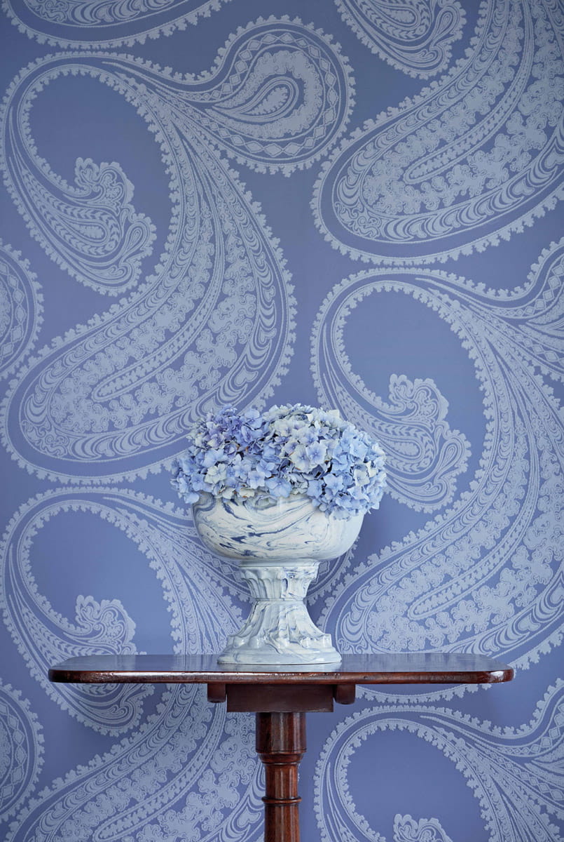 Tapete Rajapur Flock - Hyacinth & White