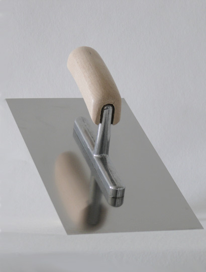 Glättekelle mit Holzgriff