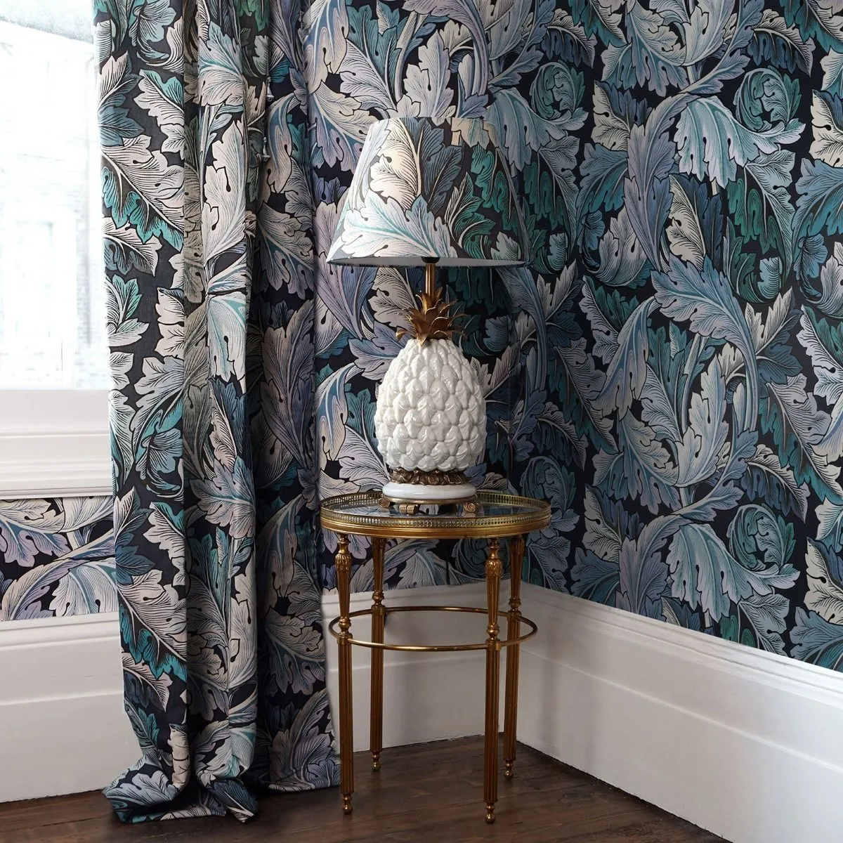 Papier peint Acanthus - Aegean Blue/ Midnight