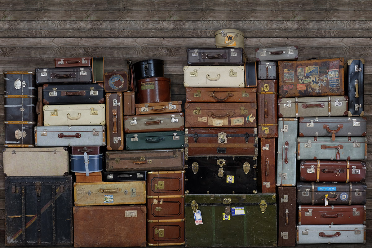 Wandbild Stacked Suitcases - Large Heap