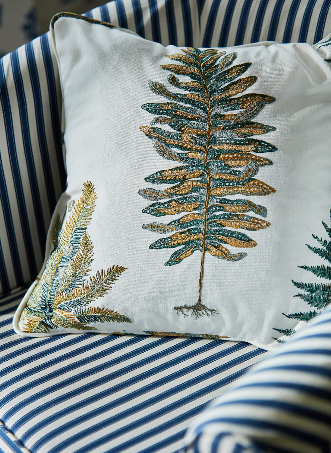 Tessuto Fernery Embroidery - Forest Green