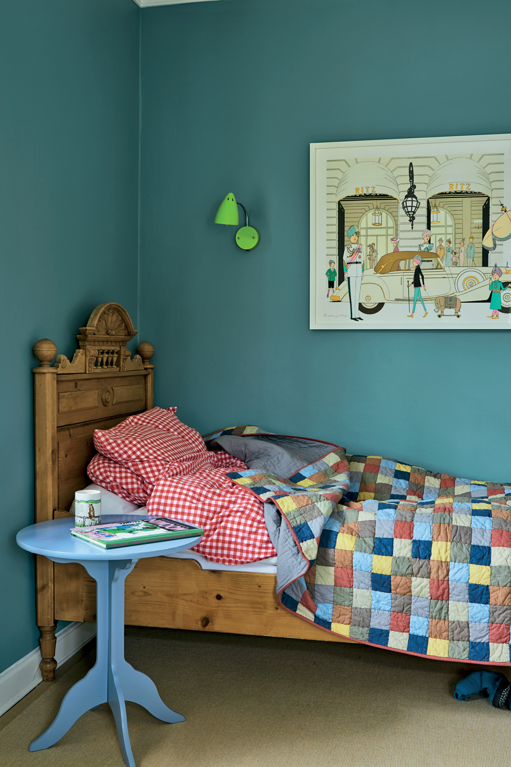 Oval Room Blue 85
