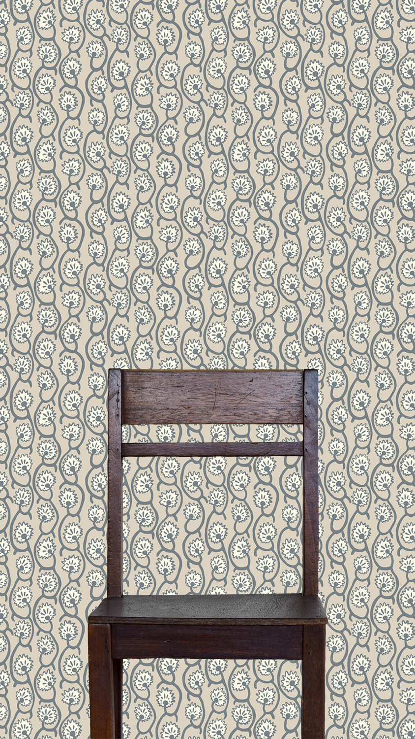 Tapete Geranium Stripe - Bude Blue/ Clarke White/ Edge Sand