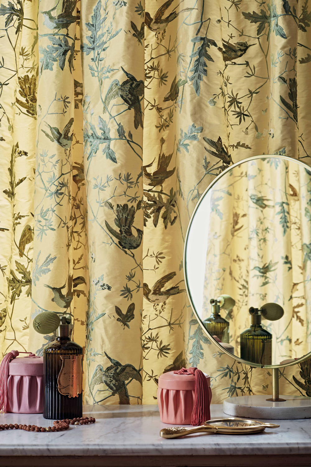 Stoff Hummingbirds Silk - Gold & Soft Grey