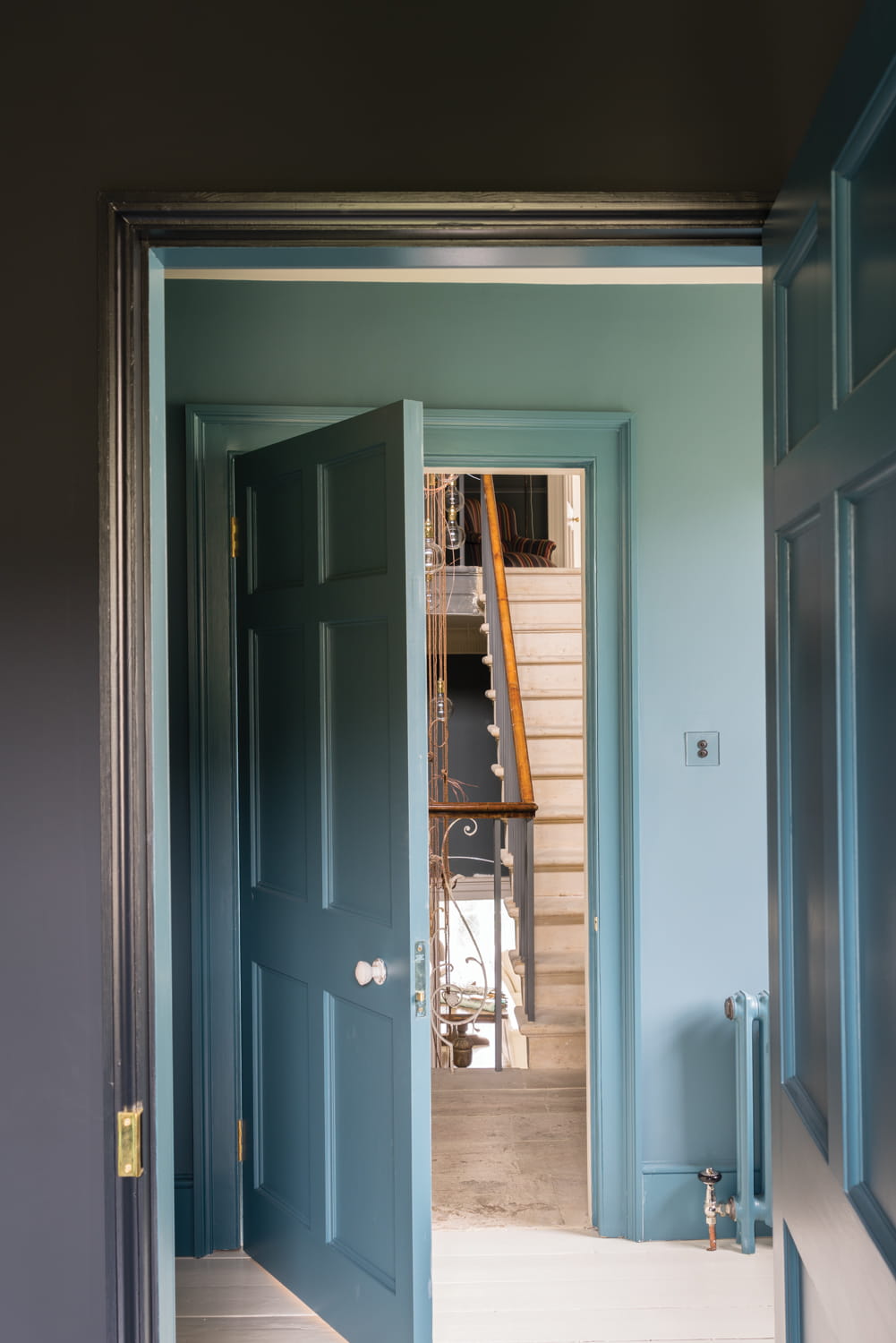 Oval Room Blue 85