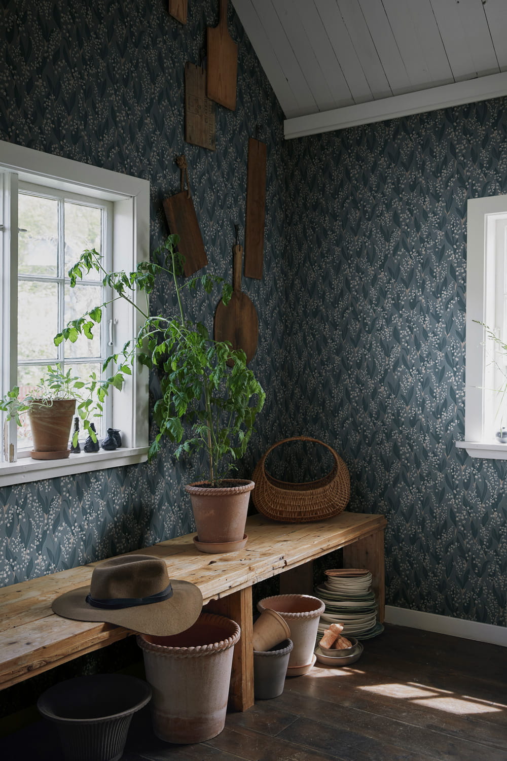 Wallpaper Liljekonvalj - Indigo Blue