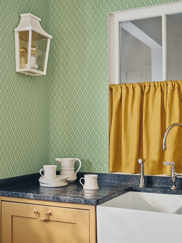 Wallpaper Fretwork - Leaf Green & Sage