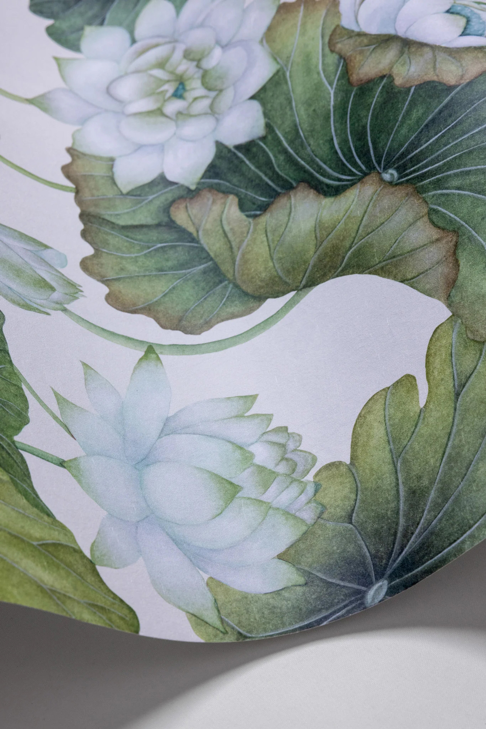 Tapete Lily Lotus - White on Cream
