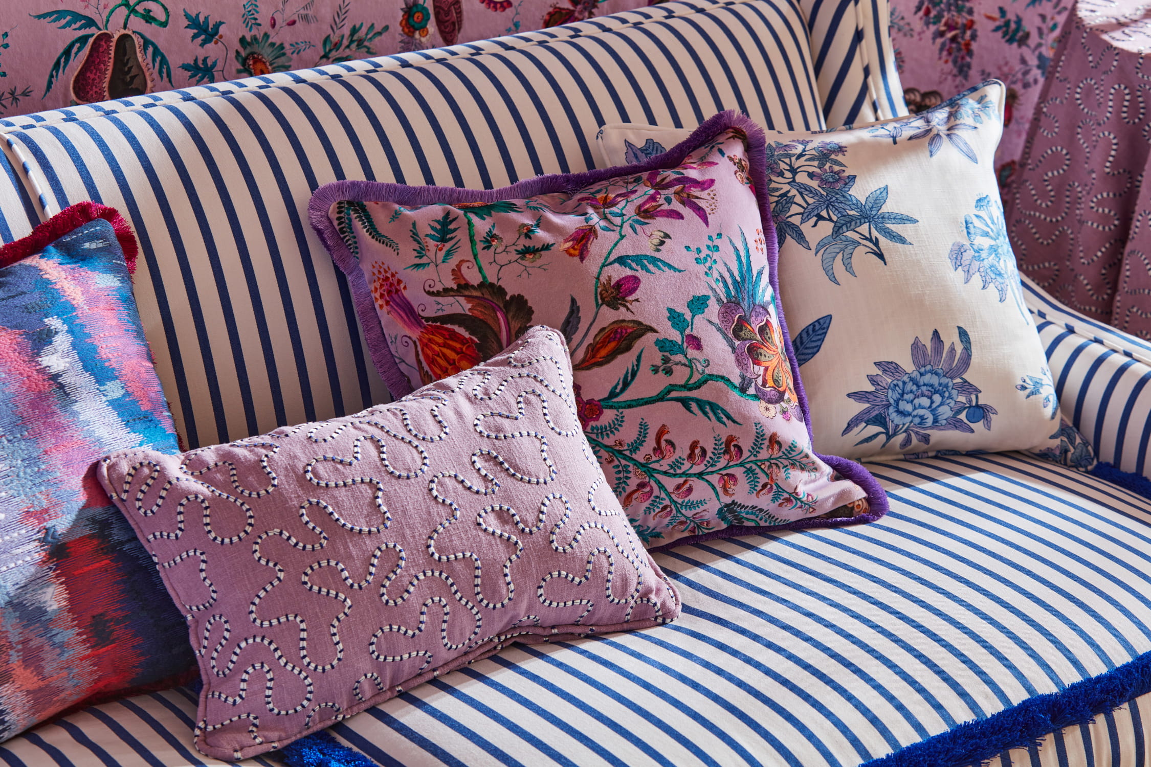Tapete Wonderland Floral - Amethyst/ Lapis/ Ruby
