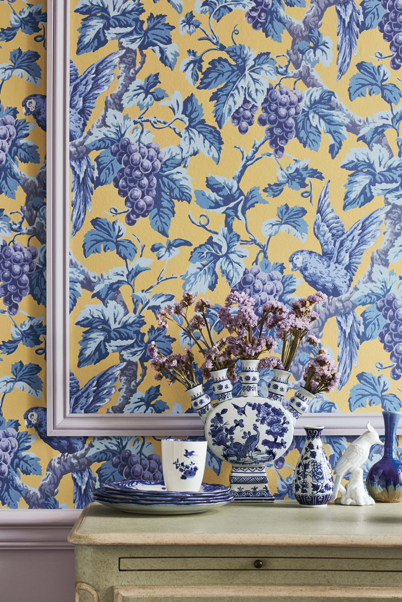 Tapete Woodvale Orchard - Hyacinth, Lilac & China Blue on Ochre