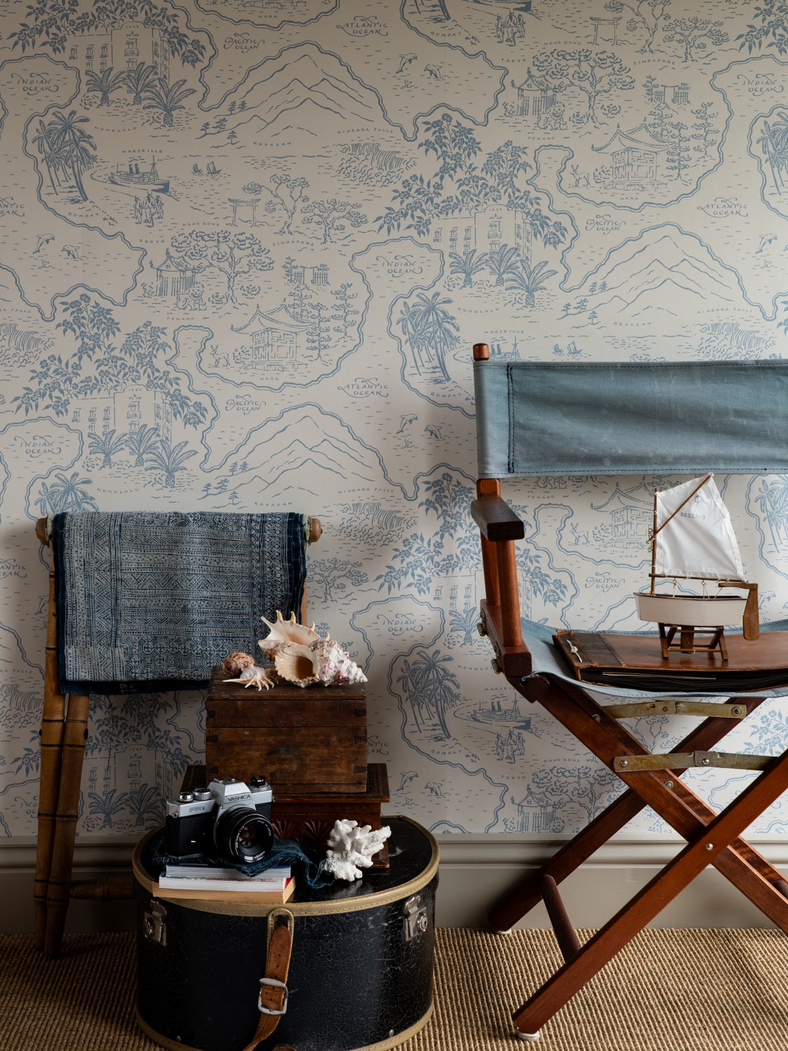 Wallpaper Voyage 1929 - Vintage Blue