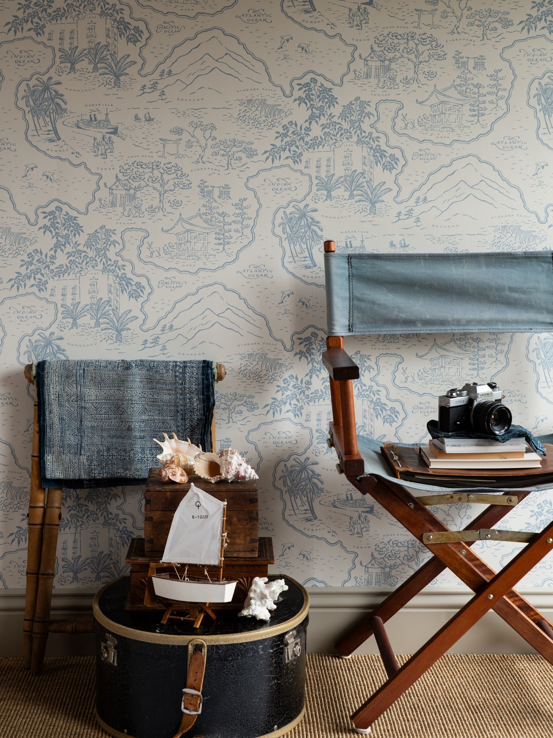 Wallpaper Voyage 1929 - Vintage Blue