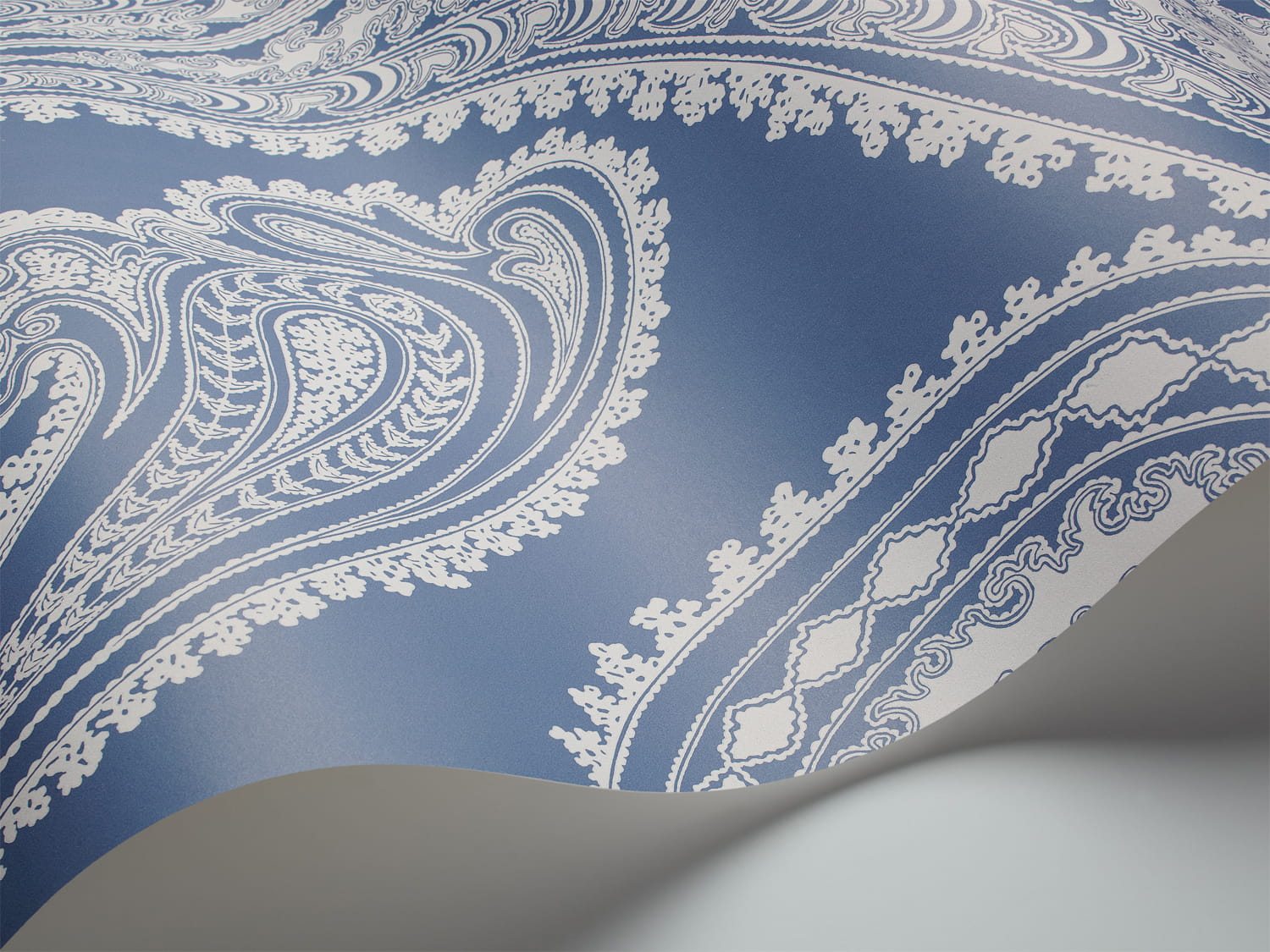 Tapete Rajapur - White on Dark Blue