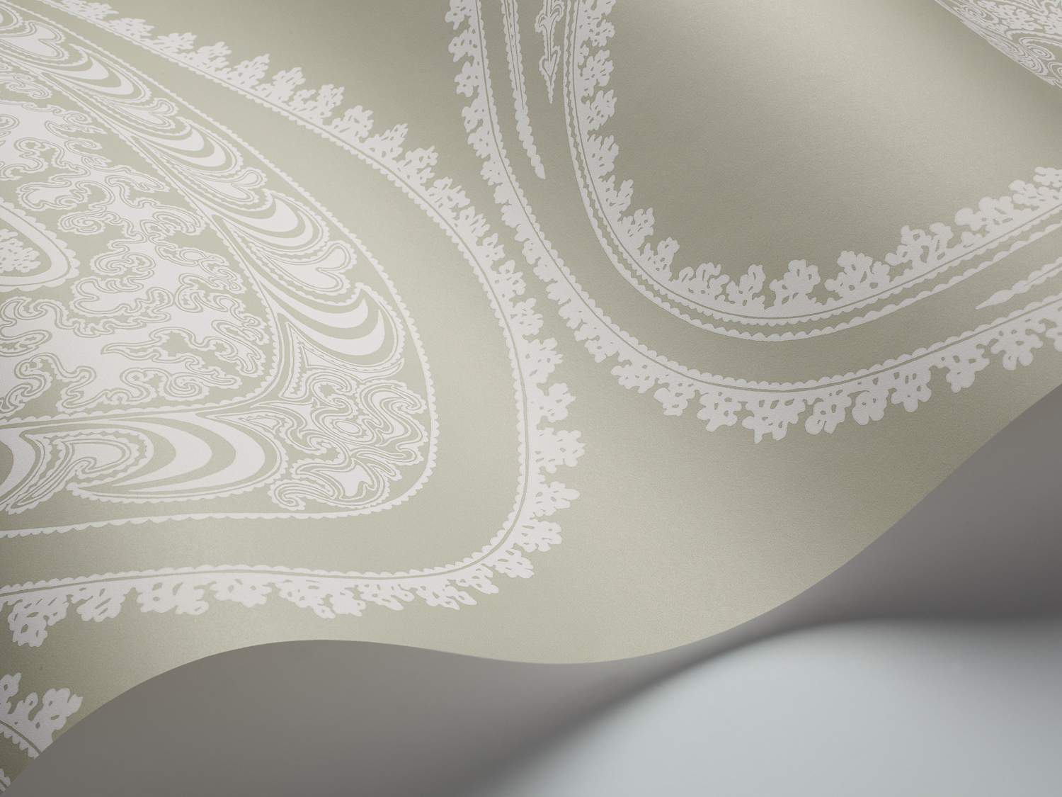 Tapete Rajapur - White on Olive