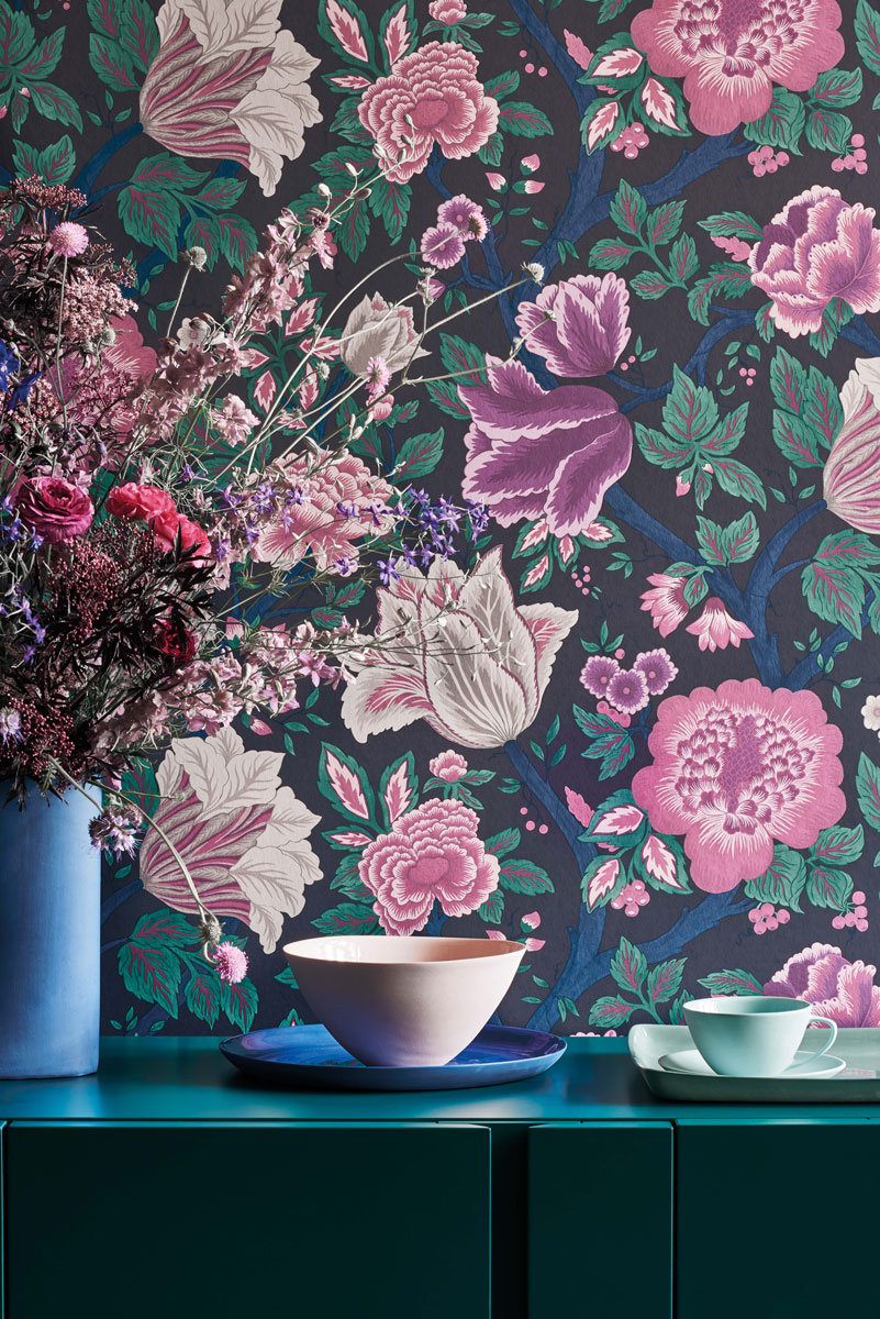 Tapete MIdsommer Bloom - Mulberry, Purple & Teal on Ink