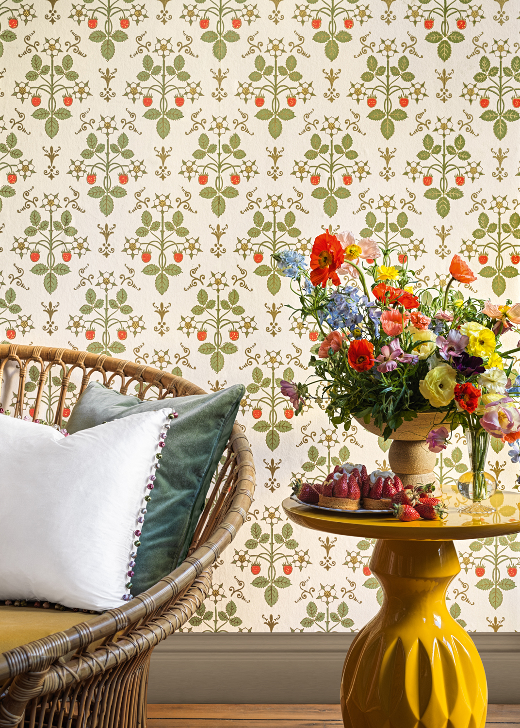 Tapete Strawberry - Poppy/ Spring Green & Metallic Gold on Stone
