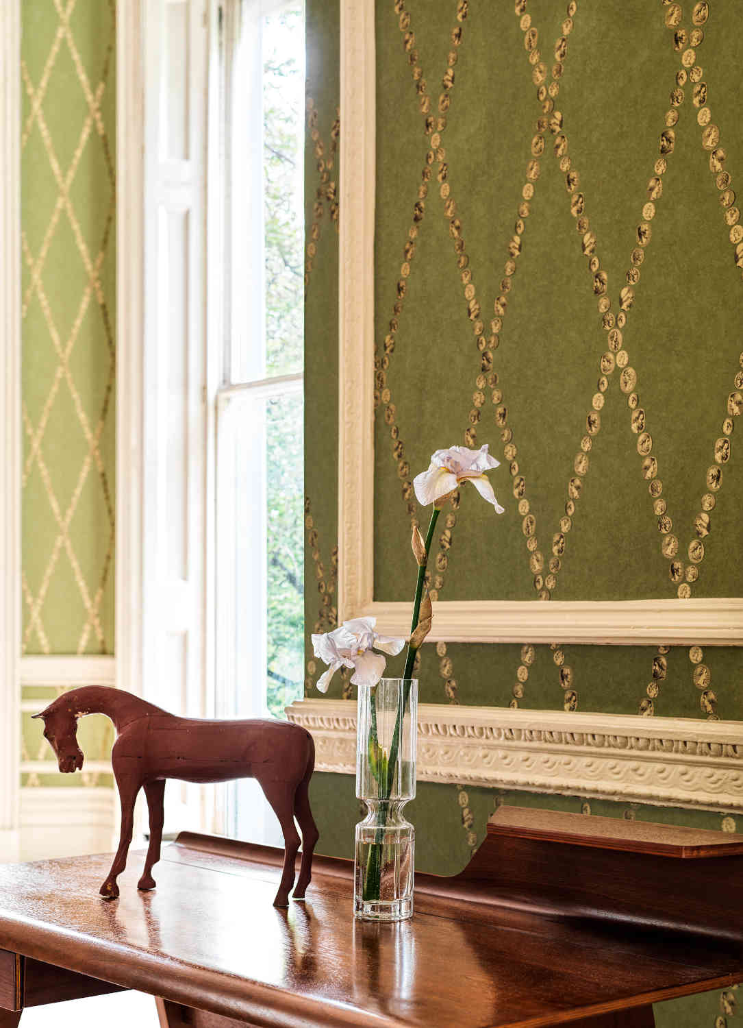 Tapete Cammei - Antique Gold on Olive