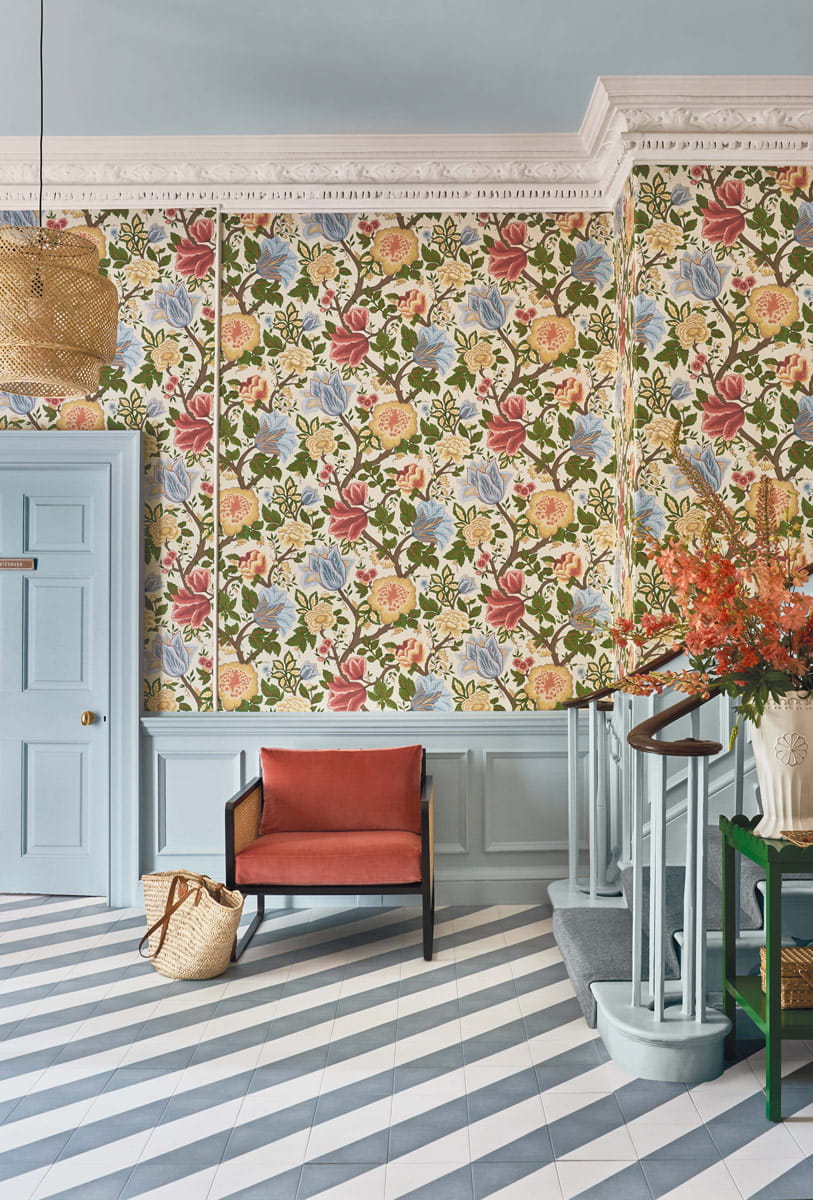 Tapete MIdsommer Bloom - Chartreuse, Rouge & Leaf Green on Parchment
