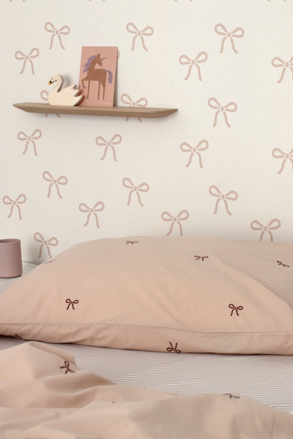 Tapete Bows/ Strikjes - Nude on Cream